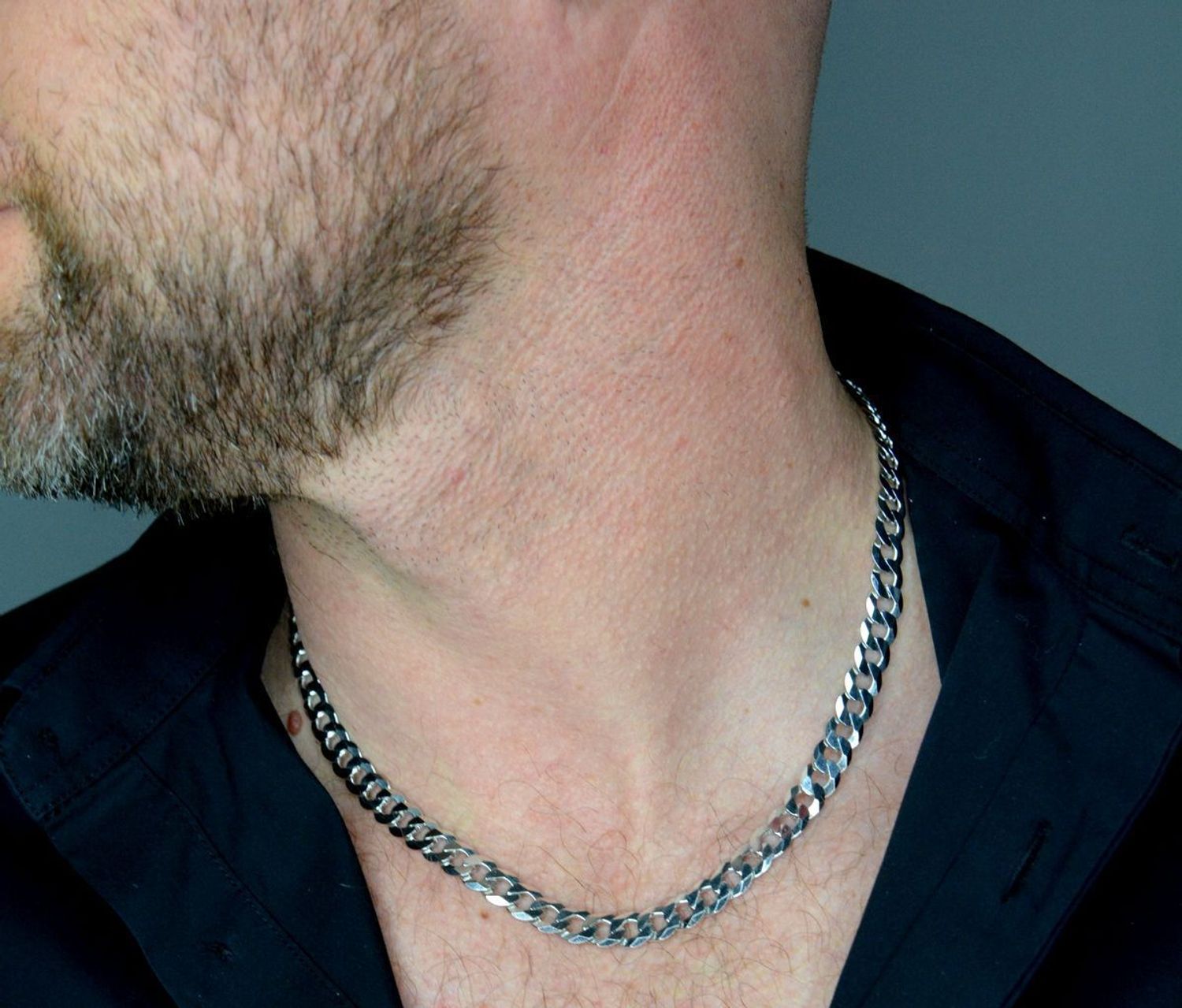 Srebrny łańcuszek 925 pancerka 8 mm rodowany DIA-LAN-2087R-200-925 8mm. Srebrny łańcuszek najwyższej próby srebra 925. Łańcuszek srebrny o splocie pancerki idealny na prezent. Łańcuszek srebrny rodowany o wadze 31,40 gram i szerokośc (1).jpg